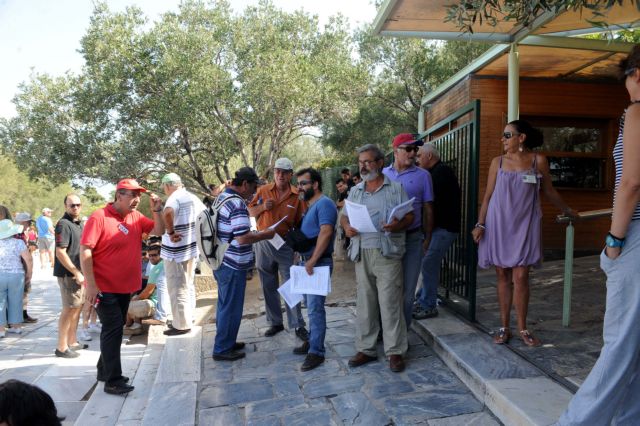 Συμβολική κατάληψη των εκδοτηρίων της Ακρόπολης από ιδιοκτήτες ταξί