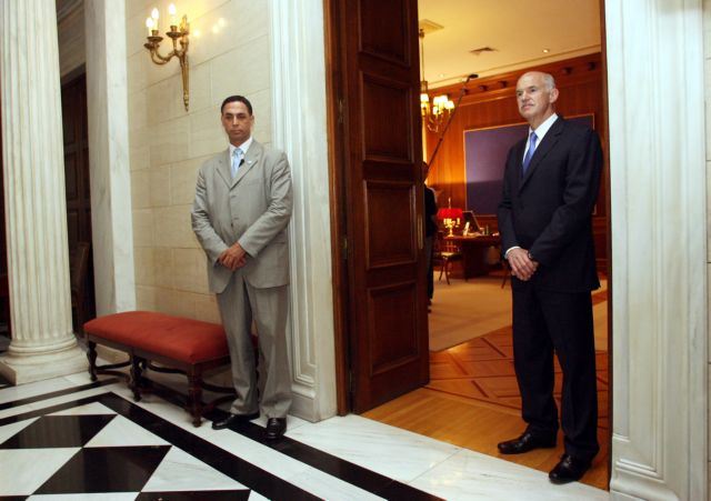 Κατ’ ιδίαν συναντήσεις Παπανδρέου με τους πολιτικούς αρχηγούς την Τετάρτη