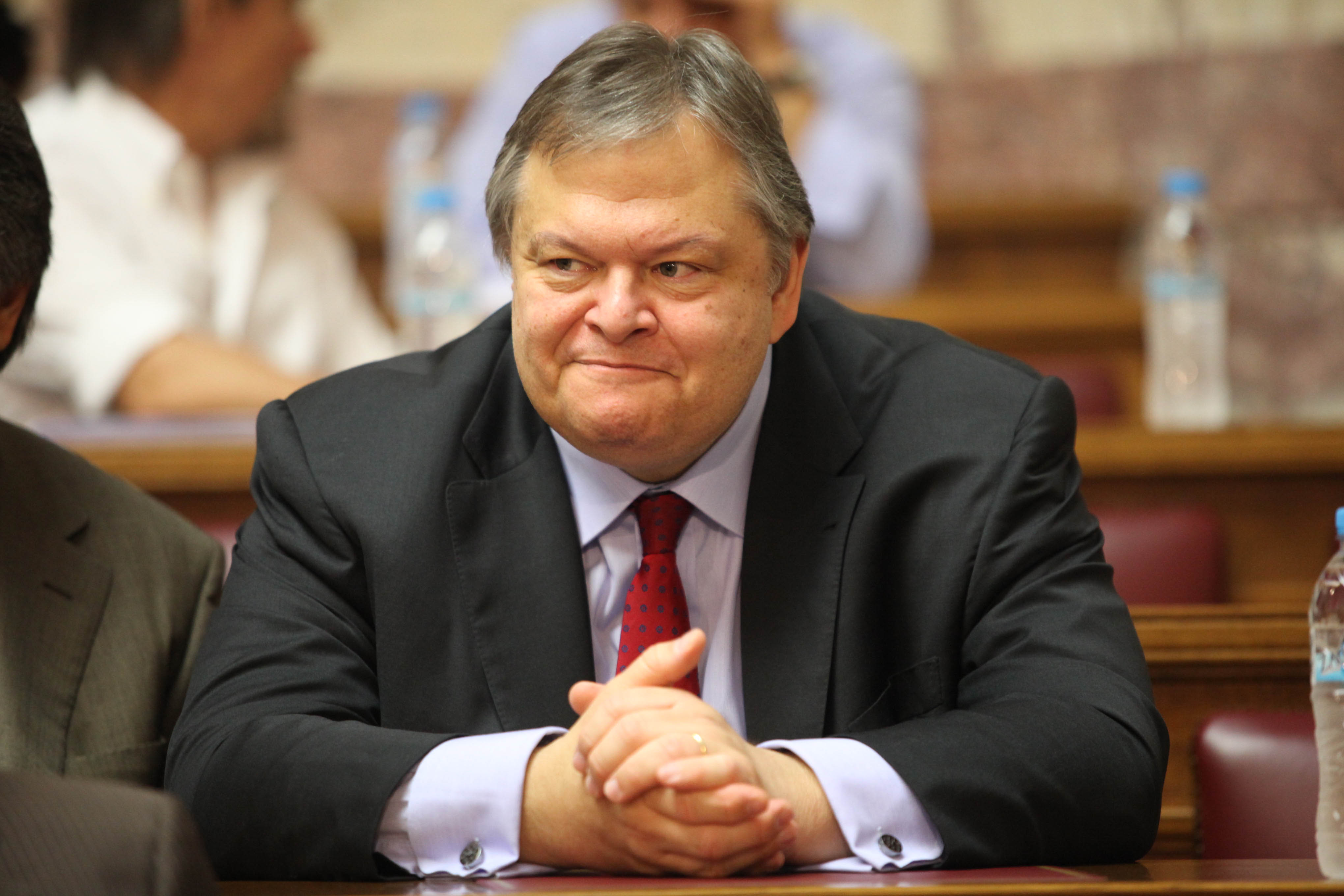 Άμεση ολοκλήρωση της διαδικασίας για την ανταλλαγή ομολόγων επιθυμεί η κυβέρνηση