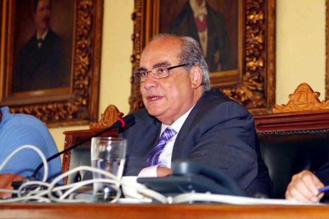 Μείωση και επιμήκυνση του χρόνου αποπληρωμής των δανείων του ζητά ο δήμος Πειραιά