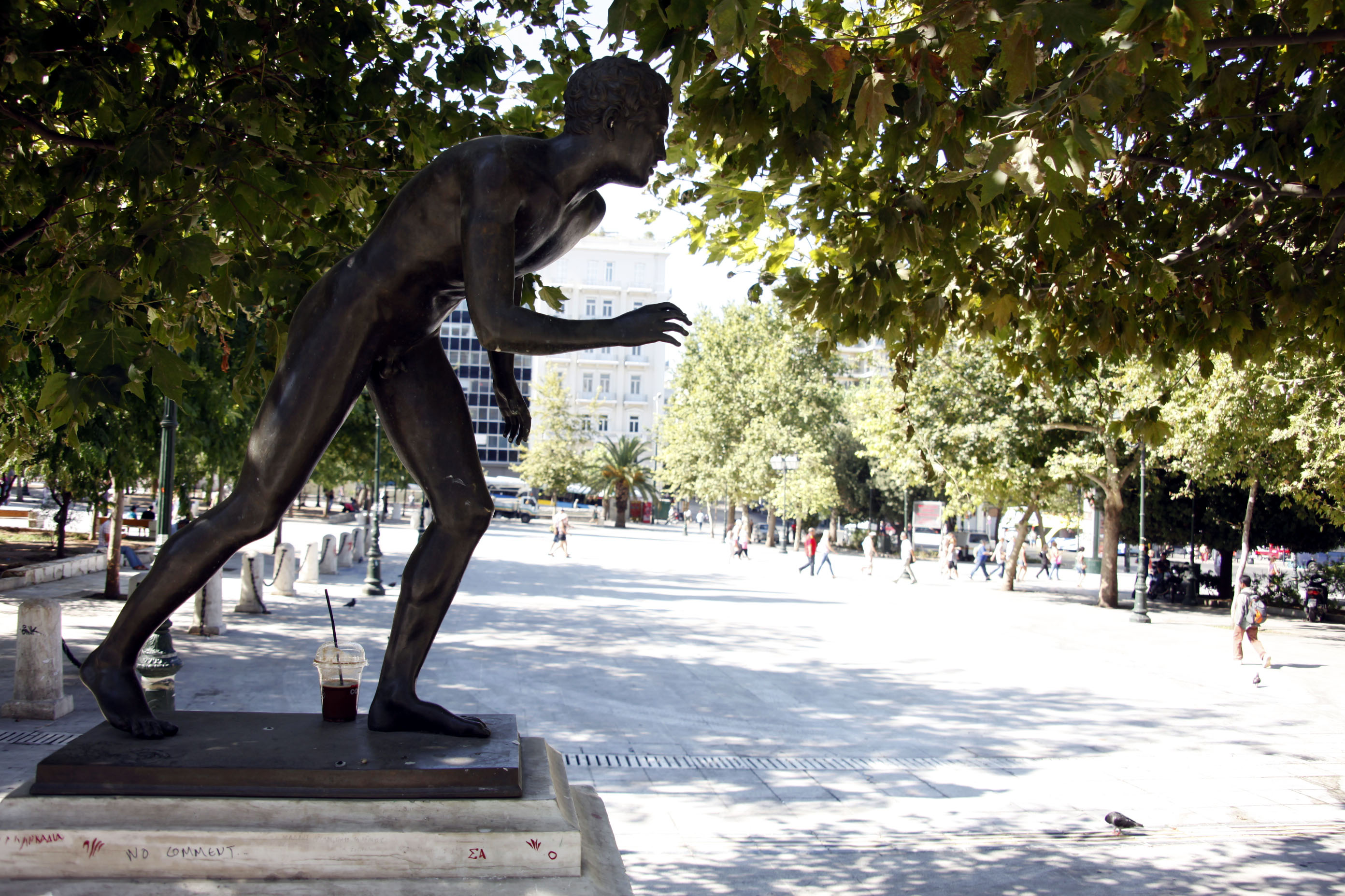 Απομακρύνθηκαν οι σκηνές από την πλατεία Συντάγματος