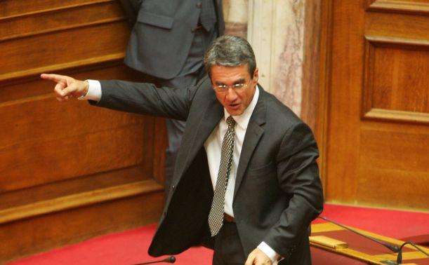 «Προσέξτε γιατί αλλιώς θα φύγουμε» προειδοποιεί ο Ανδρέας Λοβέρδος