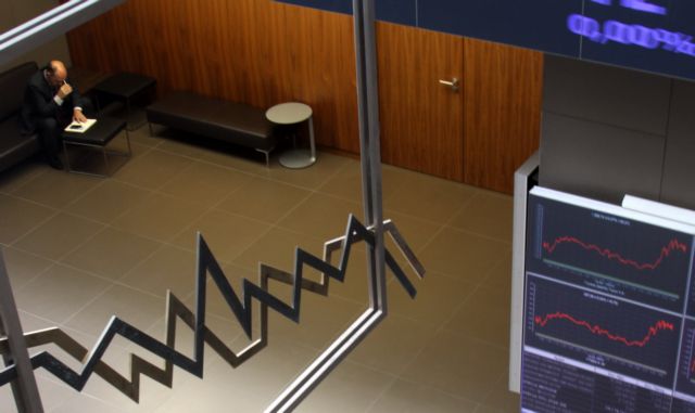 Προς τις 1.250 μονάδες υποχωρεί το Χρηματιστήριο, εν μέσω θολής εικόνας για το νέο σχέδιο πακέτο στήριξης