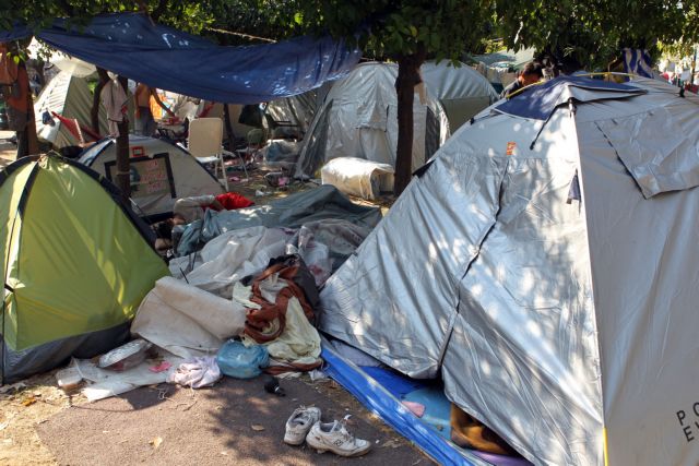 Πρωτοβουλία Δήμου Αθηναίων-Περιφέρειας για την απομάκρυνση των σκηνών απ’ το Σύνταγμα