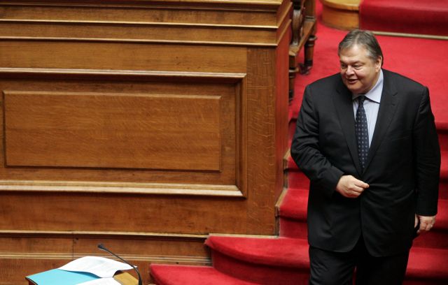 Σε αγώνα δρόμου η κυβέρνηση για την εφαρμογή του Μεσοπρόθεσμου