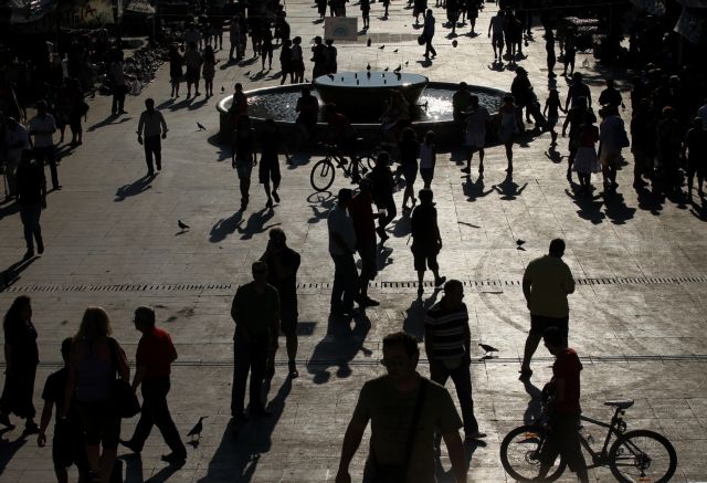 Παρόντες για 41η ημέρα οι Αγανακτισμένοι στο Σύνταγμα