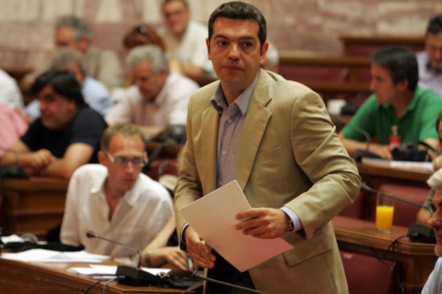 «Αυτογελοιοποιούνται» απαντά ο Αλ.Τσίπρας στην κυβέρνηση για τη στοχοποίηση του ΣΥΡΙΖΑ