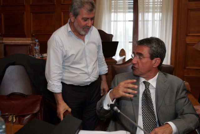 Δεν κλείνει κανένα νοσοκομείο, δεν απολύεται κανείς, τόνισε ο Ανδρέας Λοβέρδος