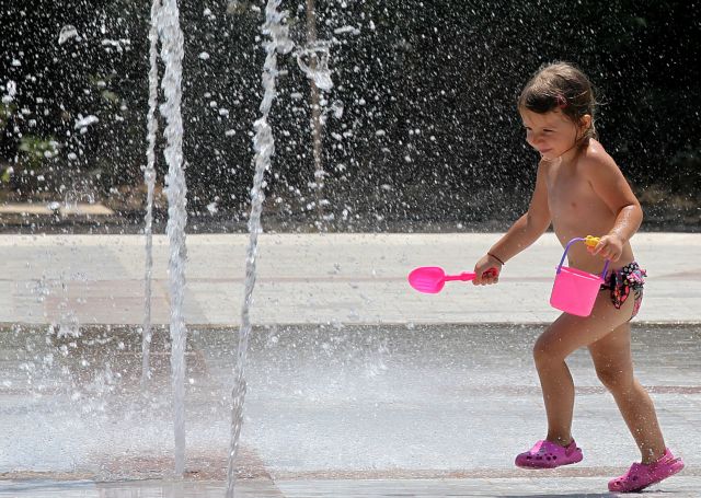 Στα ύψη μέχρι και την Τρίτη ο υδράργυρος, ανάσα δροσιάς στο τέλος της εβδομάδας