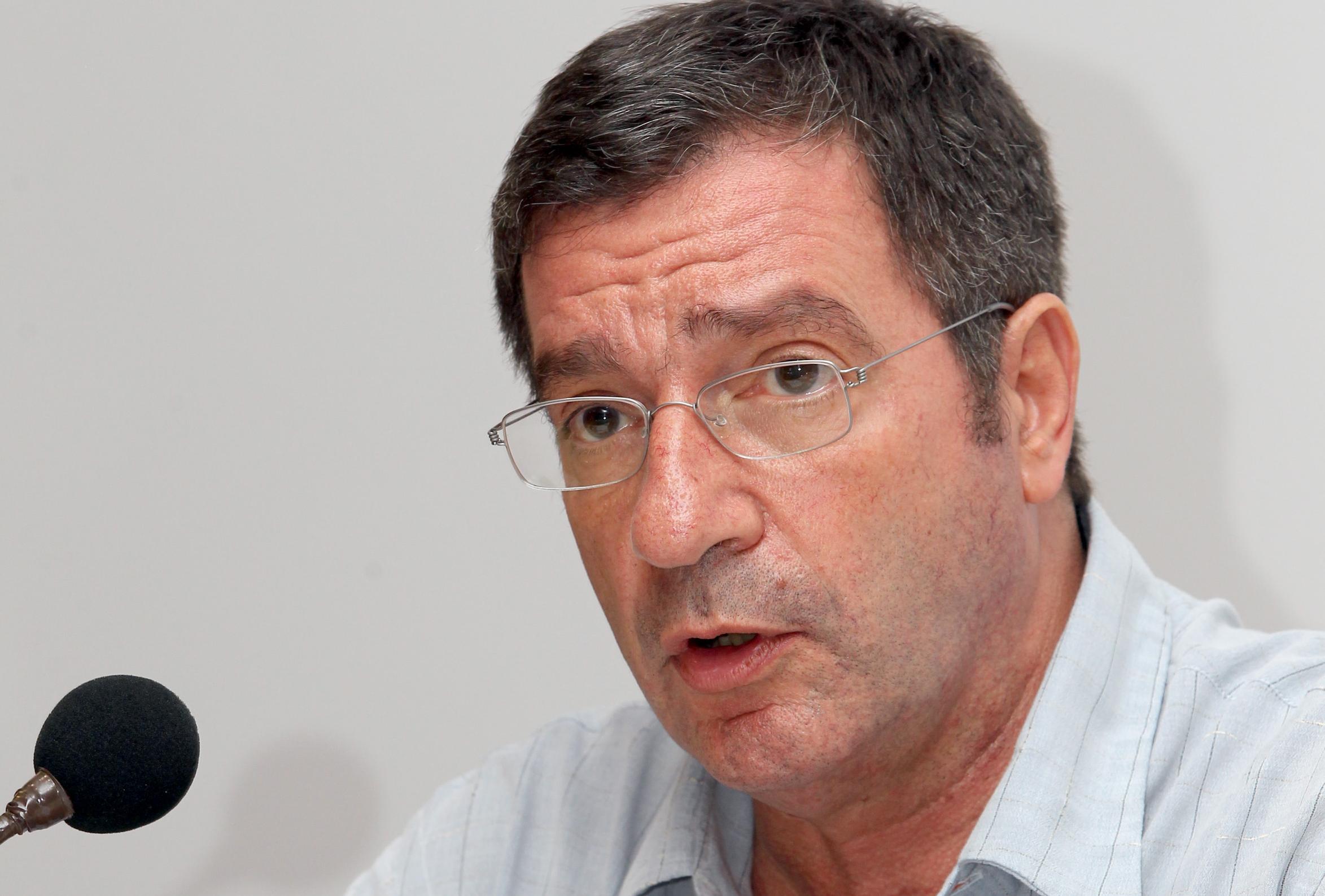 Την τριετή παραμονή συμβασιούχων στο Δήμο ζητά από το ΥΠΕΣ ο Γ.Καμίνης