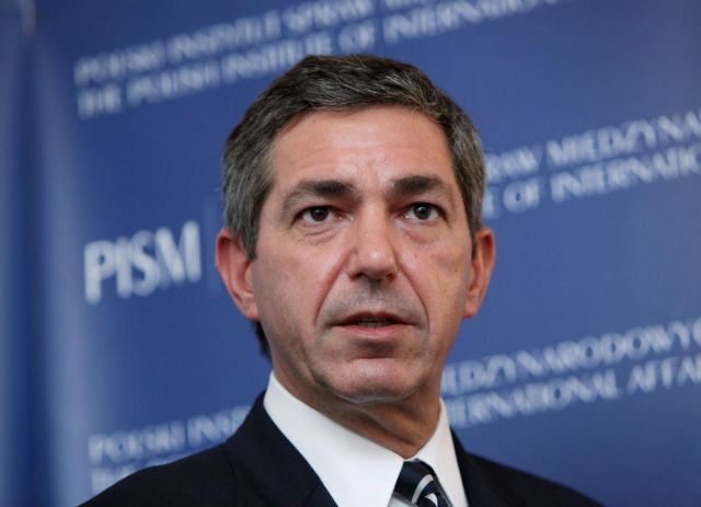 Επιμήκυνση δανείων, μείωση επιτοκίων και ευρωομόλογο ζητεί από την ΕΕ ο Στ. Λαμπρινίδης