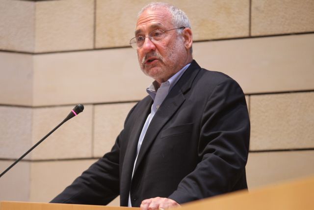 Η Ευρώπη χρειάζεται πολιτική λύση στην κρίση χρέους, λέει ο Τζ.Στίγκλιτς