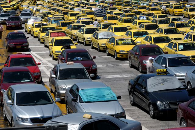 Αφαίρεση πινακίδων και δίκες-εξπρές για αυτοκινητιστές – καταληψίες ζητά ο εισαγγελέας ΑΠ