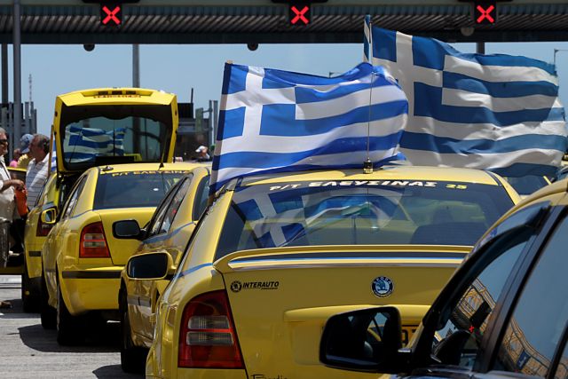 Στα διόδια όλης της χώρας η «καρδιά» των κινητοποιήσεων των ιδιοκτητών ταξί