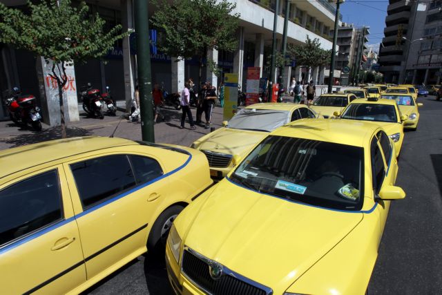 Κλιμακώνουν τις κινητοποιήσεις τους οι ιδιοκτήτες ταξί