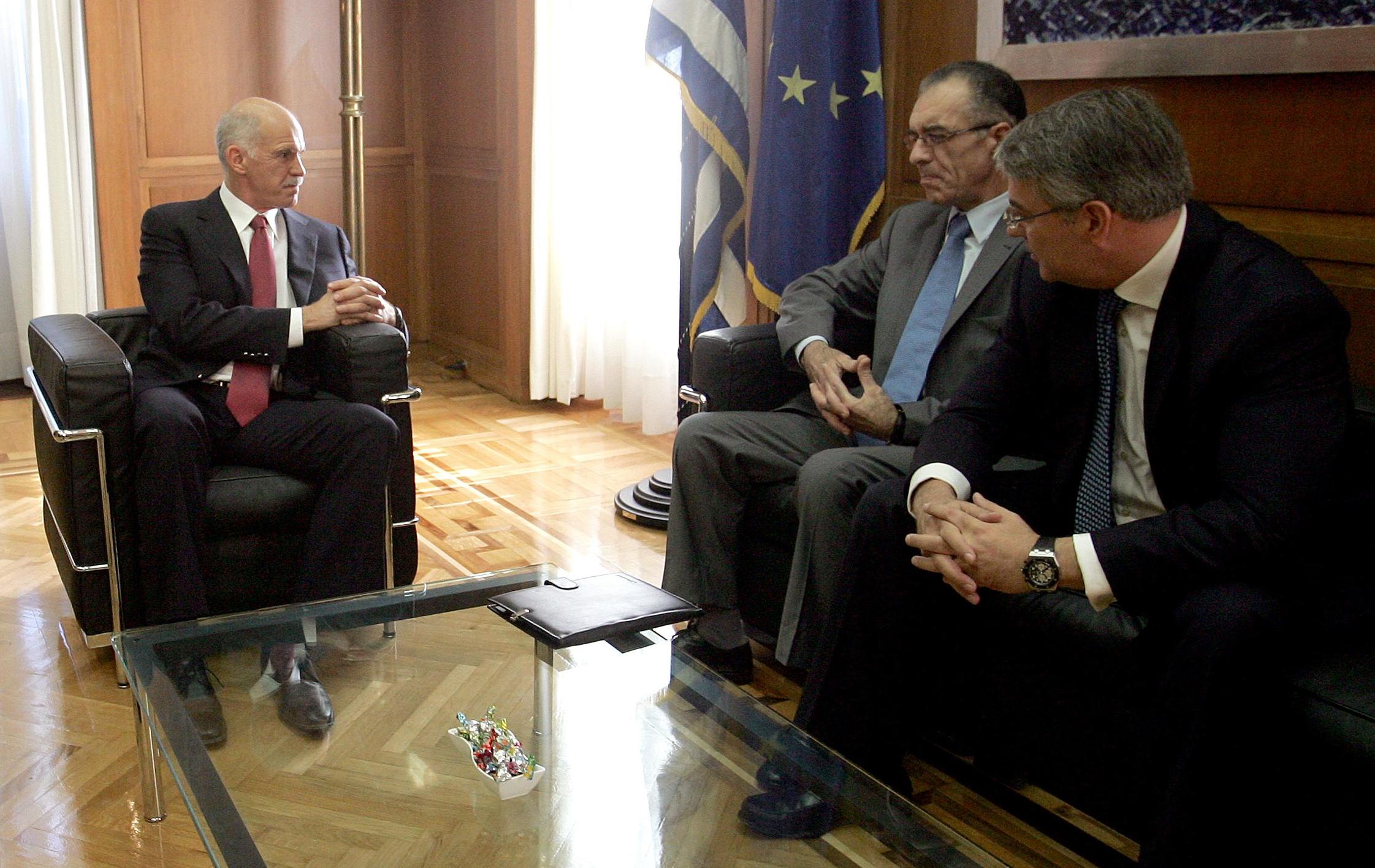 Η ανταλλαγή ομολόγων επί τάπητος στη συνάντηση Παπανδρέου με την ηγεσία της Εθνικής Τράπεζας