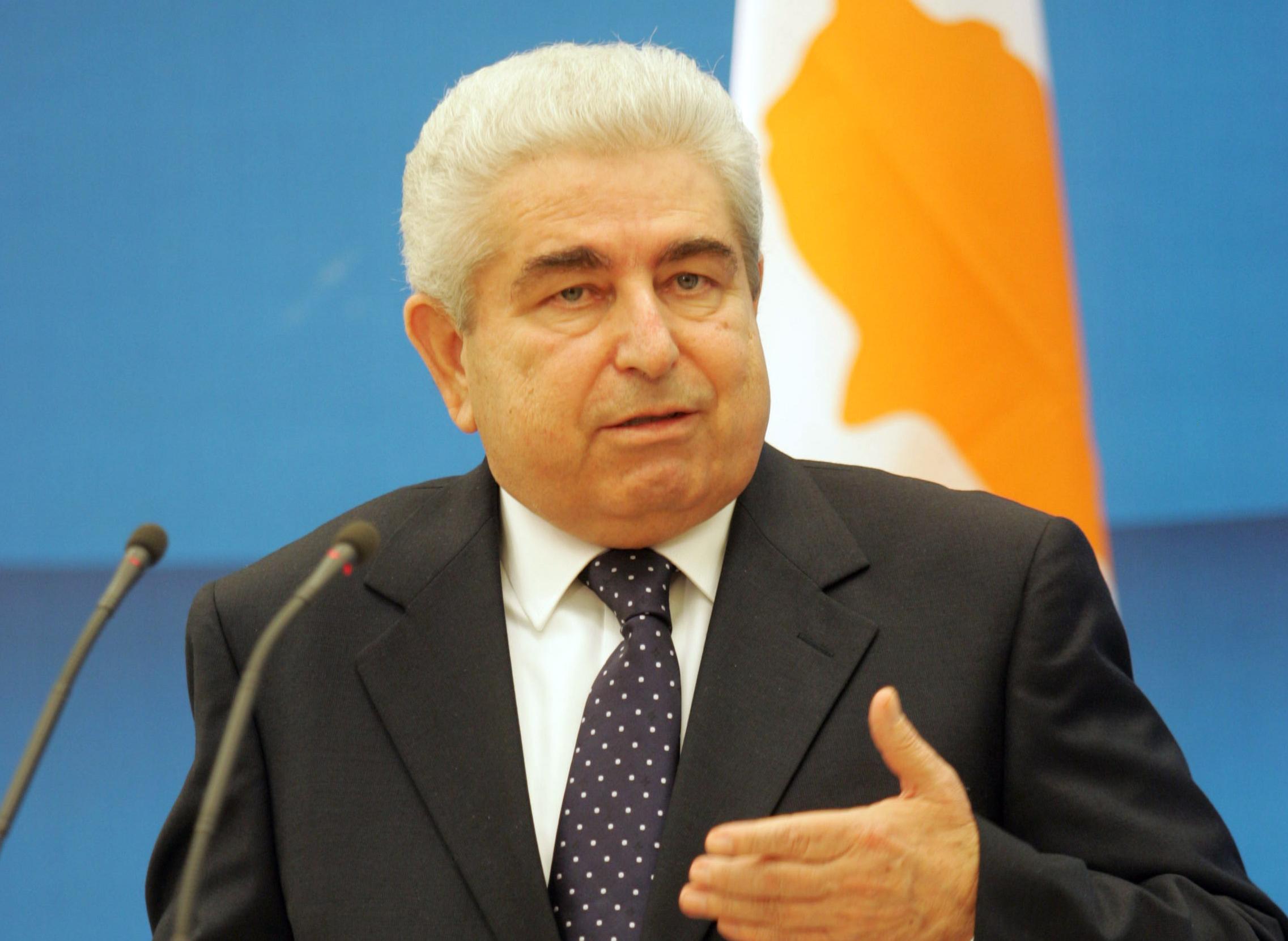 Να παραμείνει στη θέση του ζητά από τον Μ.Κυπριανού ο πρόεδρος της Κύπρου