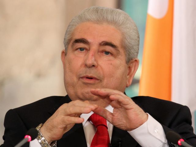 Στη διάθεση του Δημήτρη Χριστόφια οι παραιτήσεις όλων των υπουργών