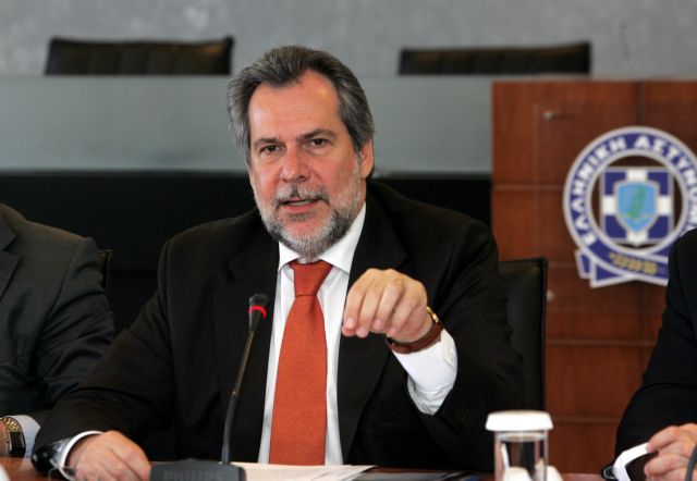 Συγκέντρωση διαμαρτυρίας στο σπίτι του Χρήστου Παπουτσή