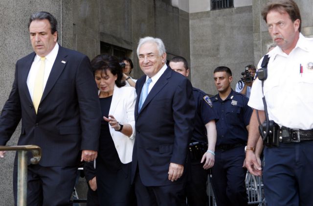 Διχάζει τους Γάλλους το ενδεχόμενο επιστροφής του Στρος-Καν στην πολιτική σκηνή