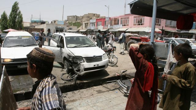 Φονική έκρηξη σε τέμενος κατά τη διάρκεια τελετής στη μνήμη του αδελφού του Καρζάι