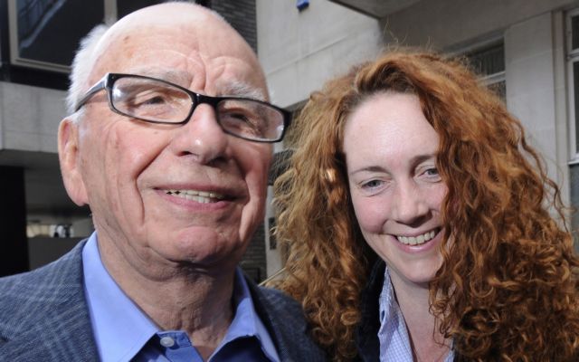 Υπό πίεση ο Μέρντοχ να αποσυρθεί από την πλήρη εξαγορά του δικτύου BSkyB