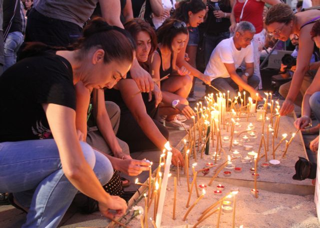 Δακρυγόνα κατά εξαγριωμένων διαδηλωτών έξω από το Προεδρικό Μέγαρο στη Λευκωσία