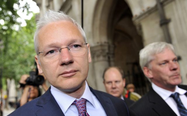 Βρετανικό δικαστήριο αναβάλλει την απόφαση για την έκδοση του Τζ.Άσαντζ