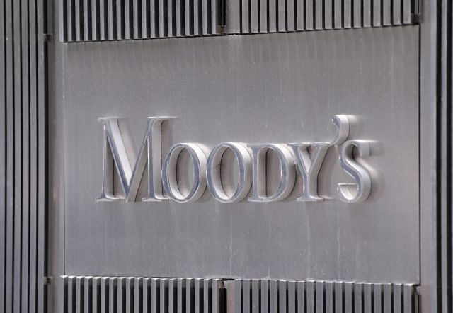 Σύντομα οι αποφάσεις για το νέο πακέτο βοήθειας προς την Ελλάδα, λέει η Moody's