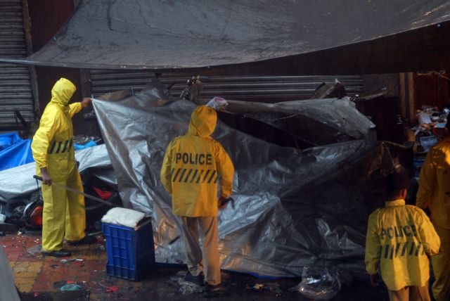 Σε κόκκινο συναγερμό η Βομβάη μετά την τριπλή βομβιστική επίθεση