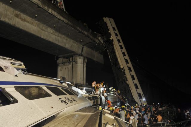 Σύγκρουση τρένων υψηλής ταχύτητας στην Κίνα με τουλάχιστον 32 νεκρούς