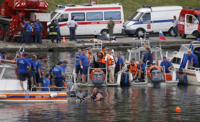 Στους οκτώ οι νεκροί από το ναυάγιο ποταμόπλοιου στον Μόσκοβα