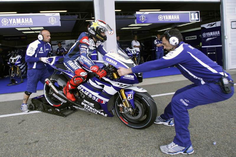 MotoGP Γερμανίας 2011, ΕΔ2: Στα χιλιοστά Honda και Yamaha