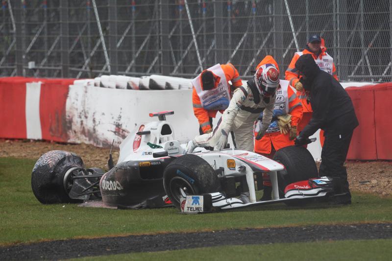 F1 – GP Βρετανίας 2011, ΕΔ1: Βροχερό ξεκίνημα στο Silverstone