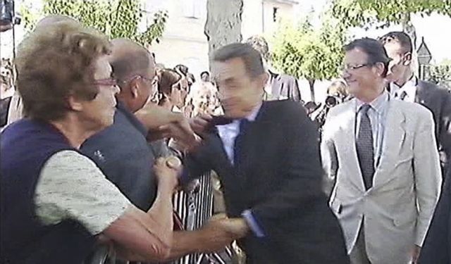 Έξι μήνες με αναστολή στον άνδρα που άρπαξε τον Σαρκοζί από το πέτο