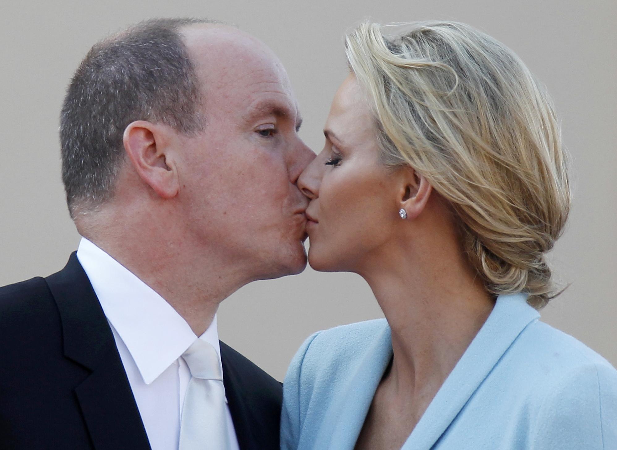 Παντρεύτηκαν ο πρίγκιπας Αλβέρτος του Μονακό με την Σαρλίν Γουίτστοκ