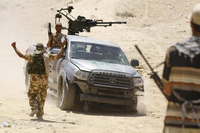 «Ενημερώσαμε το ΝΑΤΟ για αποστολή όπλων στους αντικαθεστωτικούς» λέει η Γαλλία