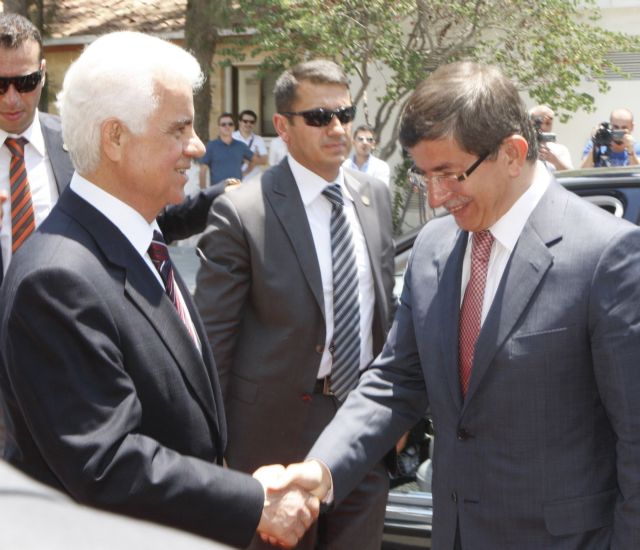 Για λύση στο Κυπριακό μέσα στo 2011 ελπίζει ο Αχμέτ Νταβούτογλου