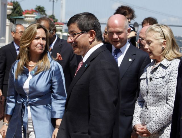 Να εγκαταλείψει την εξουσία καλεί τον Καντάφι η Ομάδα Επαφής για τη Λιβύη