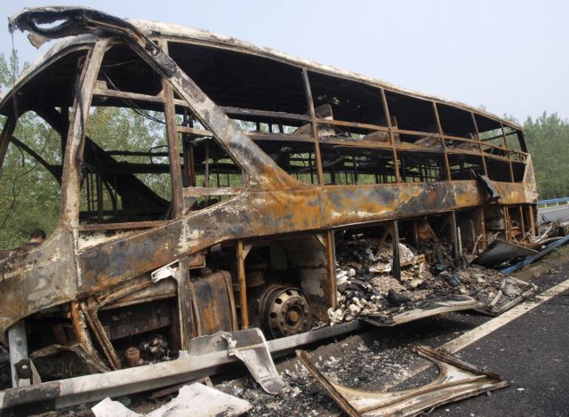Δεκάδες νεκροί σε φωτιά που εκδηλώθηκε σε λεωφορείο στην Κίνα