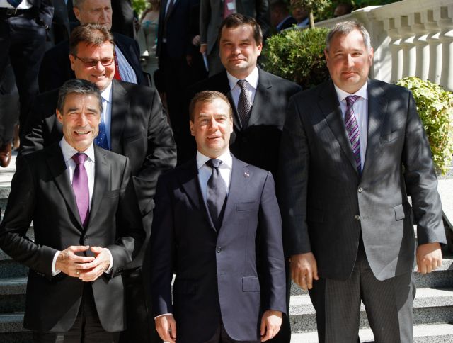 Το ΝΑΤΟ υπεραμύνεται της εμπλοκής στη Λιβύη στη Σύνοδο με τη Ρωσία