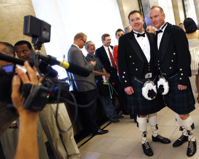 Οι πρώτοι γάμοι ομοφυλοφίλων στη Νέα Υόρκη