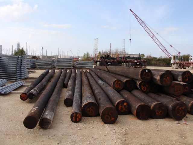 H EE περιορίζει τη χρήση κρεόζωτου, της «πίσσας» στους στύλους ηλεκτροδότησης