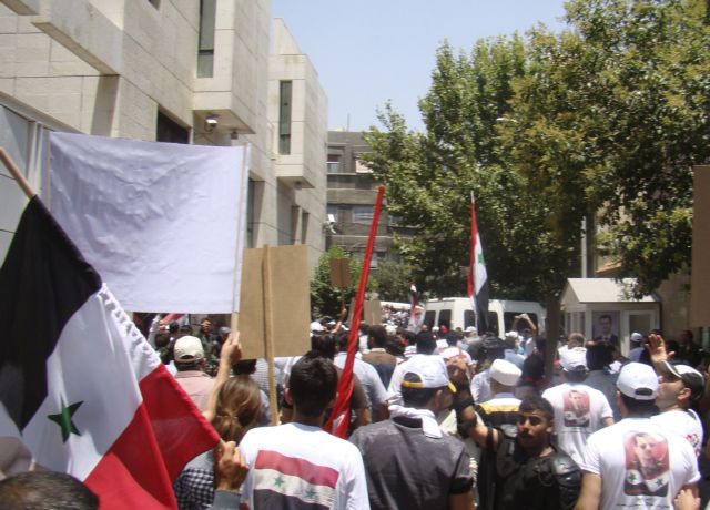 Κανείς από το εξωτερικό δεν μπορεί να επηρεάσει την κατάσταση στη Συρία, λέει η Κλίντον