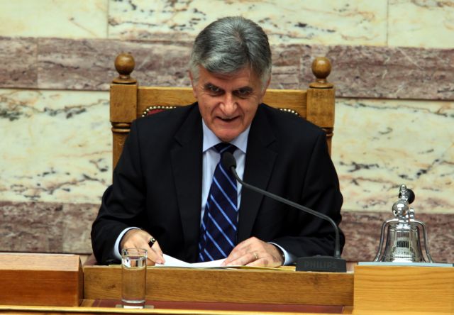 Μειώνονται περαιτέρω οι αποδοχές των βουλευτών