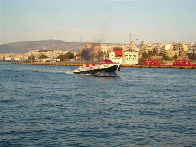 Επιστρέφει στον Πειραιά ιπτάμενο δελφίνι με προορισμό την Αίγινα