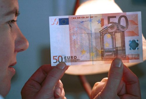 Λιγότερα κατά 18,8% τα πλαστά χαρτονομίσματα που αποσύρθηκαν το α’ εξάμηνο