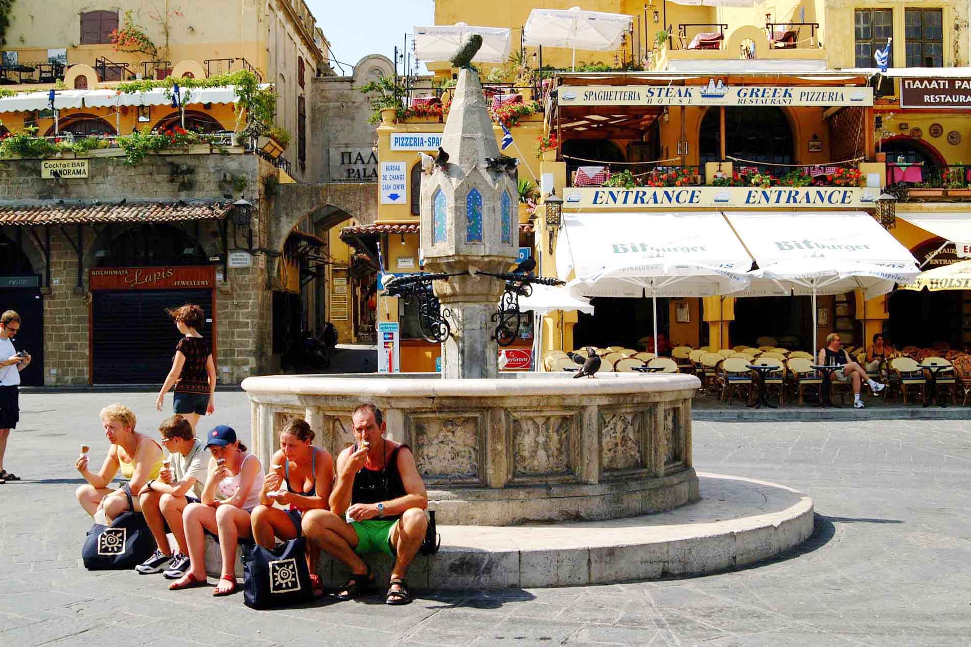 Αυξημένες κατά 9,52% οι αφίξεις τουριστών στα ελληνικά αεροδρόμια το α’ εξάμηνο