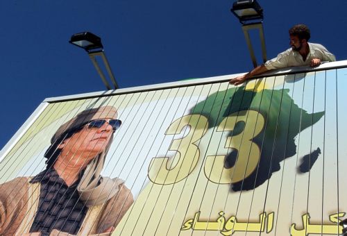 «Δεν πάω πουθενά» διαμηνύει στη διεθνή κοινότητα ο Μουαμάρ Καντάφι