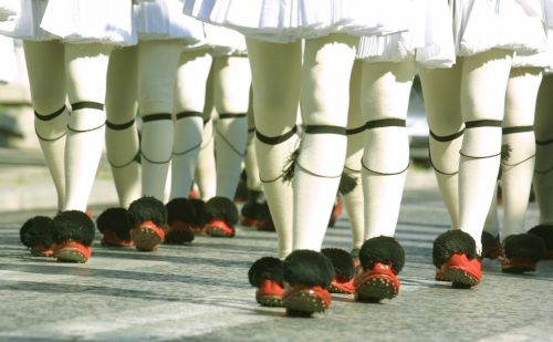 Εύφημο μνεία στους ευζώνους για τη στάση τους στα επεισόδια απένειμε ο υπουργός Άμυνας